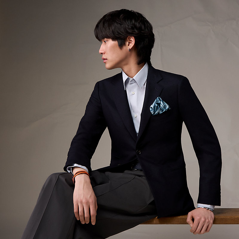 ポケットチーフ 42 cm 《シュヴァル・ドゥ・フー》 - マロン | Hermès